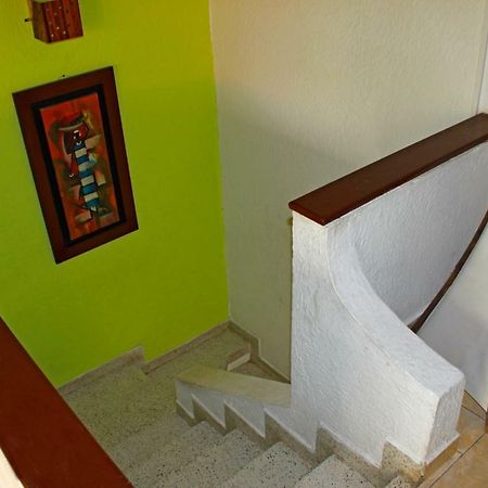 Kiwi B&B Hostal Santa Marta  Exterior photo