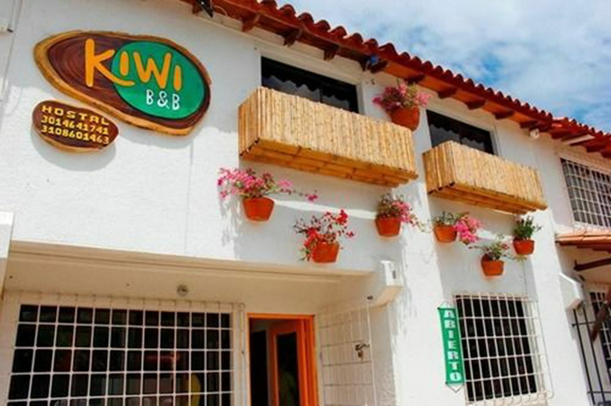 Kiwi B&B Hostal Santa Marta  Exterior photo